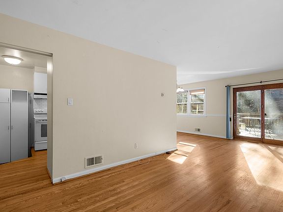 4th image of 3638 Alton Pl NW