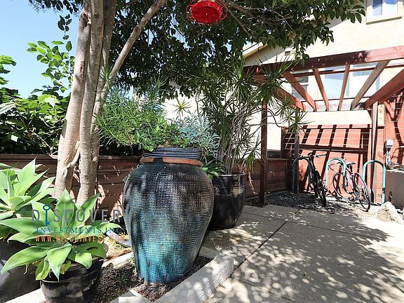 4th image of 866 Paloma Ave