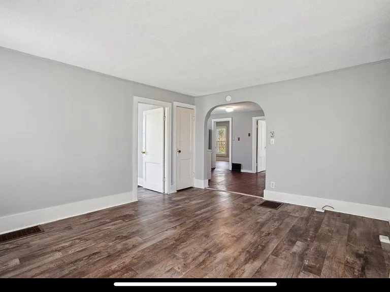 705 W 17th St — Photo 2