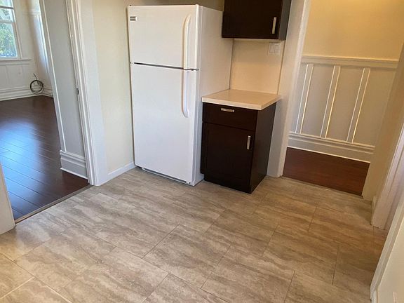 Kitchen (S facing)