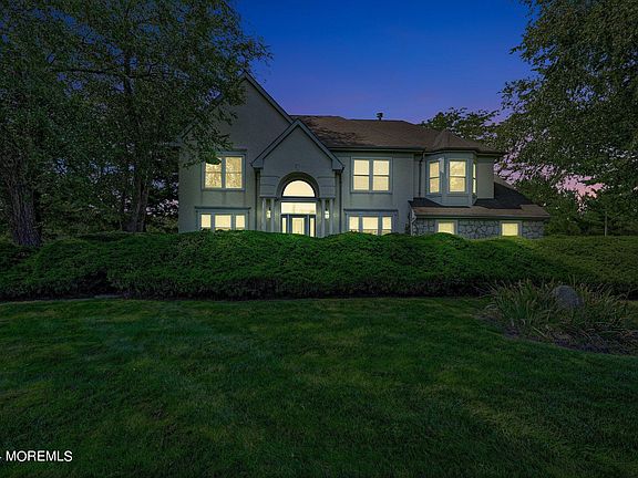2nd image of 4 Hampton Hollow Drive