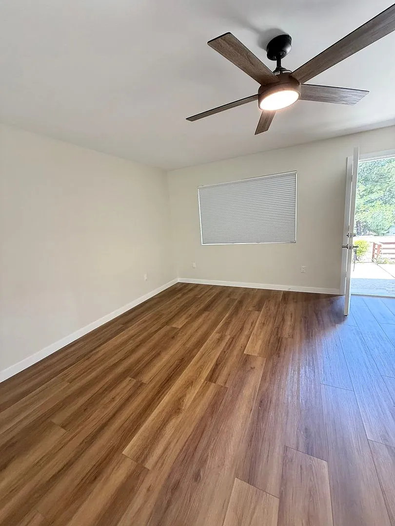 2 Bed 1.5 Bath Fully Remodeled Condo Available 9/15/2026!! *Do Not Disturb Tenants* — Photo 4