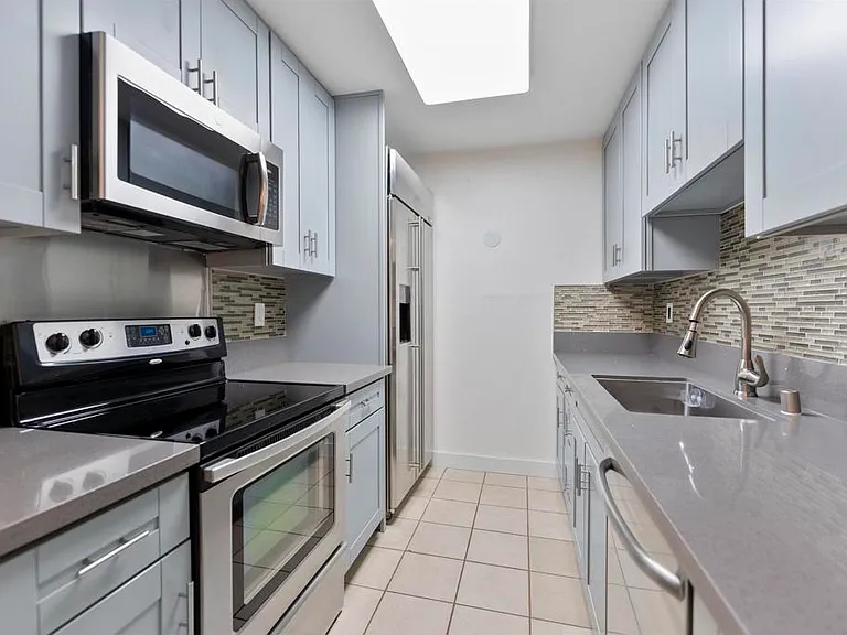 1551 Broadway #28 — Photo 6