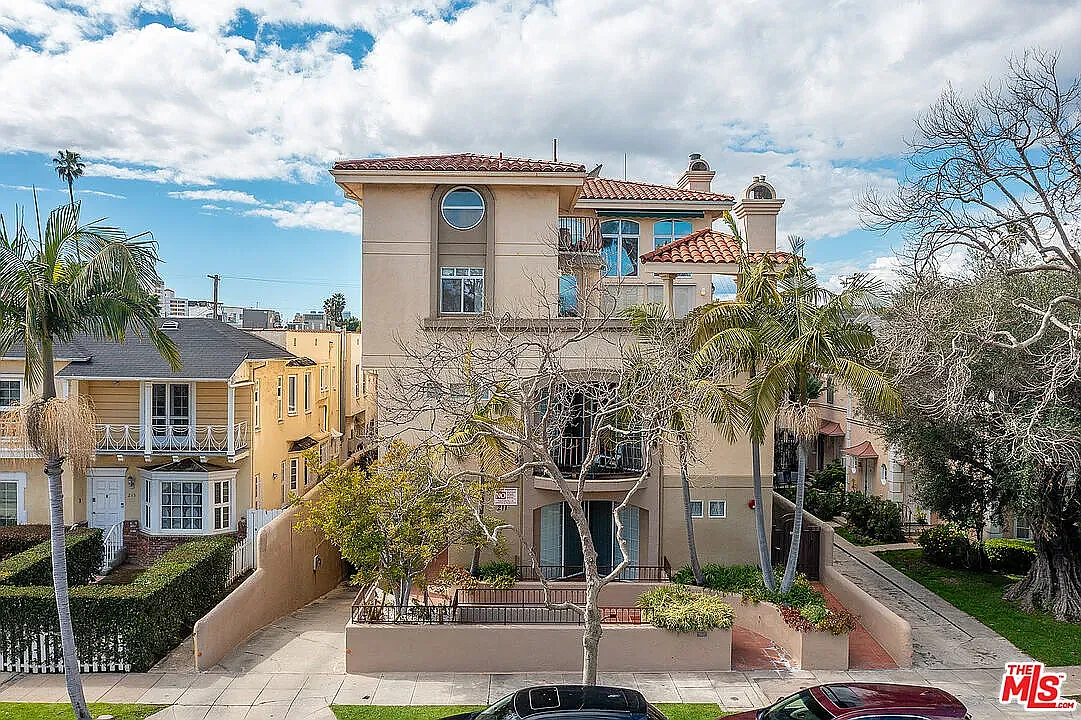 2 bed, $3,350 — Photo 1