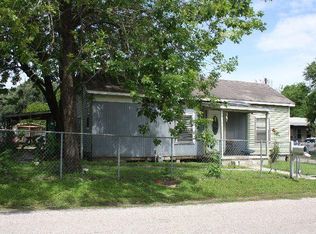 212 Willis St, Yoakum, TX 77995