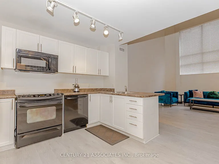 66 Bay St S #107 — Photo 7