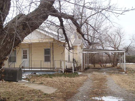 2nd image of 210 E Camp St