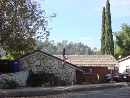 1st image of 3933 Glenridge Dr