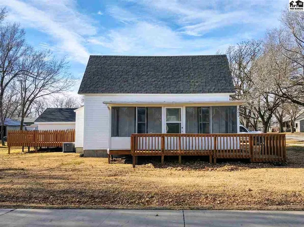 302 S Mulberry St, Galva, KS 67443
