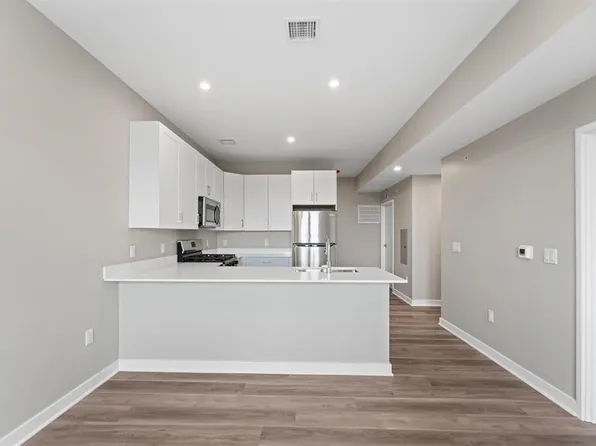 475 Communipaw Avenue image 4 of 37