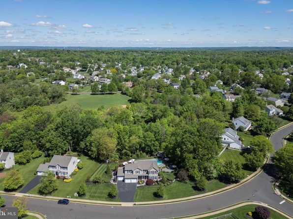 1416 Long Pond Dr, Warrington, PA 18976