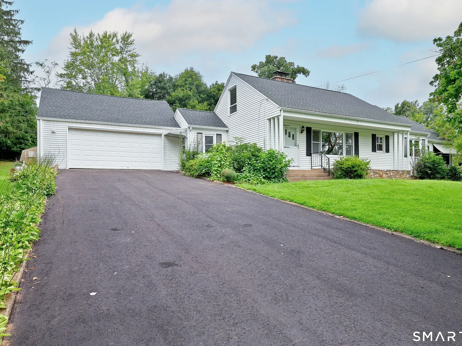 4 bed, 2.0 bath, 2075 sqft, $3,000 — Photo 3