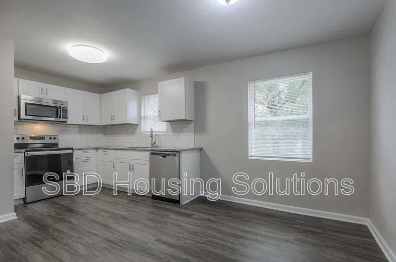 3 bed, 2.0 bath, $1,525 — Photo 3