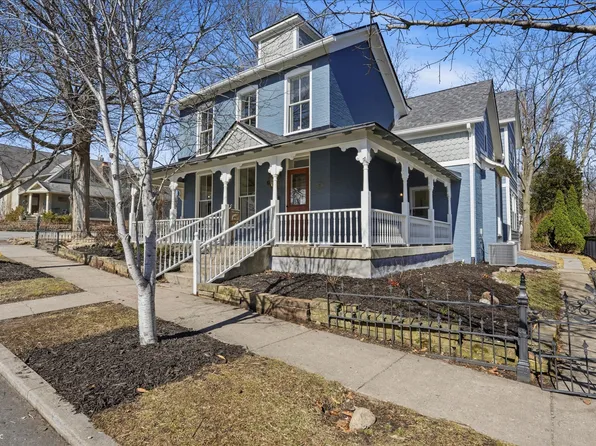 490 W Poplar St, Zionsville, IN 46077