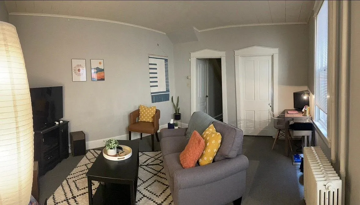 2 bed, 900 sqft, $1,350 — Photo 1