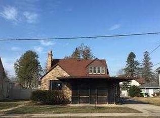 907 Smith St, New London, WI 54961