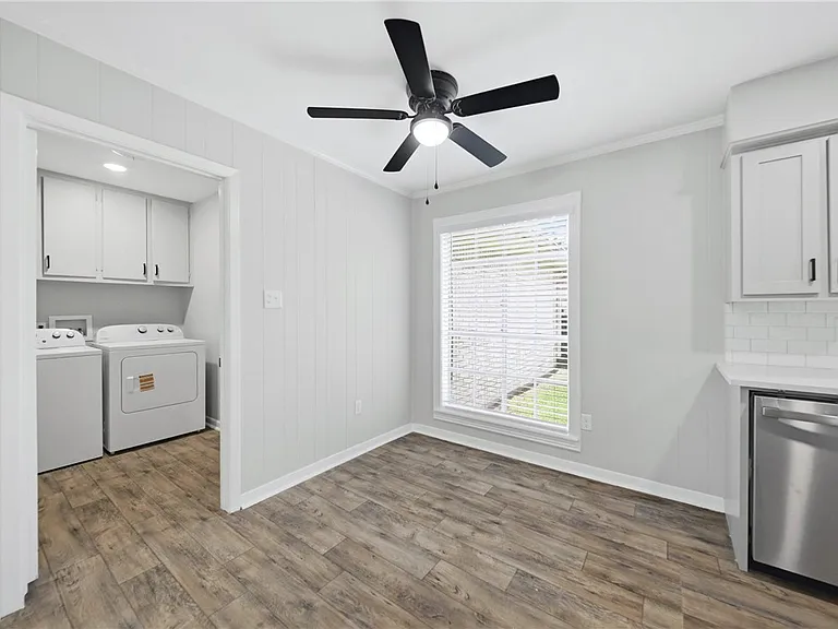 2304 Devonshire St — Photo 10