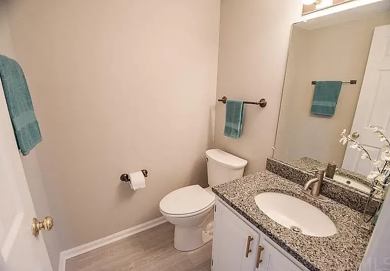 4301 E Whitley Dr — Photo 25