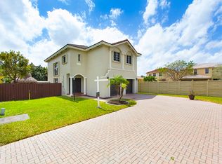 15136 SW 32nd St, Miami, FL 33185