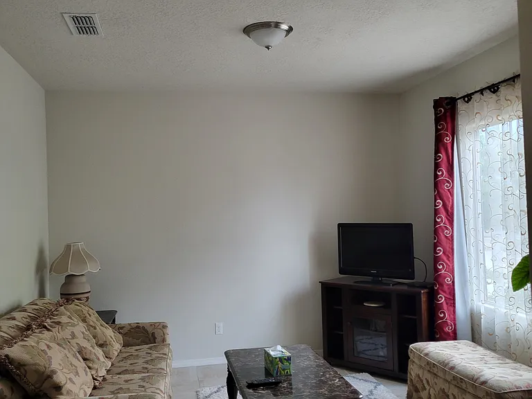 4680 Hojas Verdes — Photo 8