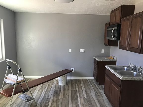 5th image of 1827 N Gila Dr