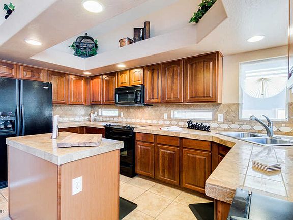 5th image of 612 E Rosebud Dr