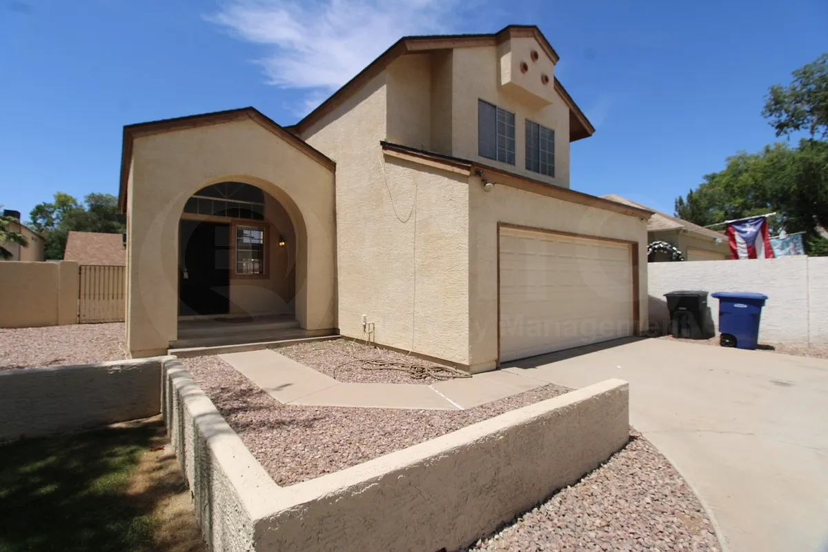 3 bed, 2.5 bath, 1378 sqft, $2,299 — Photo 2