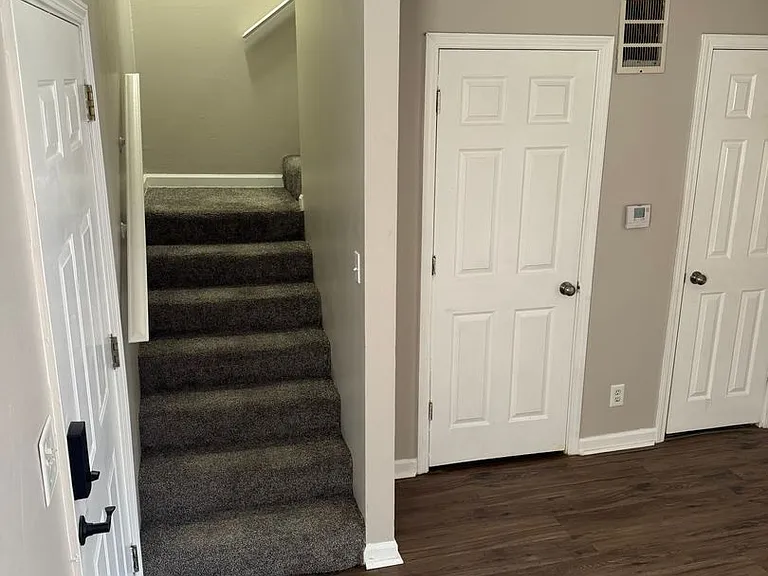 East University Apartments — Photo 4