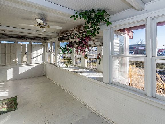 4th image of 670 Parkway St