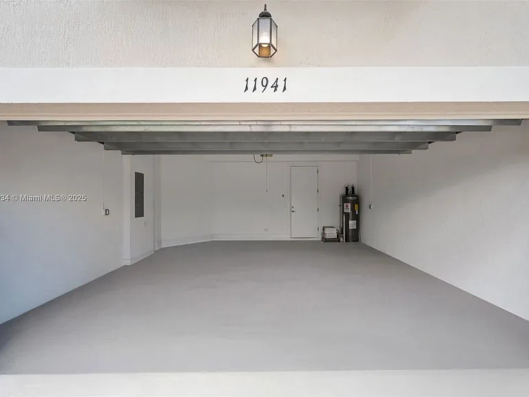 11941 Park Central — Photo 16