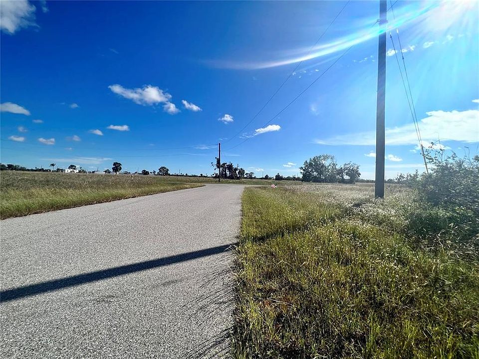 2nd image of 4 Windward Ln #88