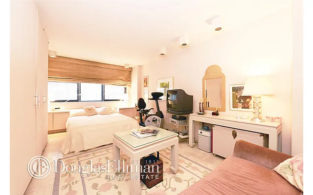 Sold by Douglas Elliman | media 29