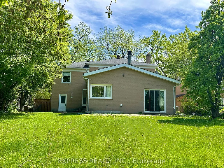 392 Hollywood Ave — Photo 8