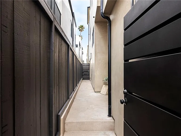 428 1/2 Fernleaf Ave — Photo 33