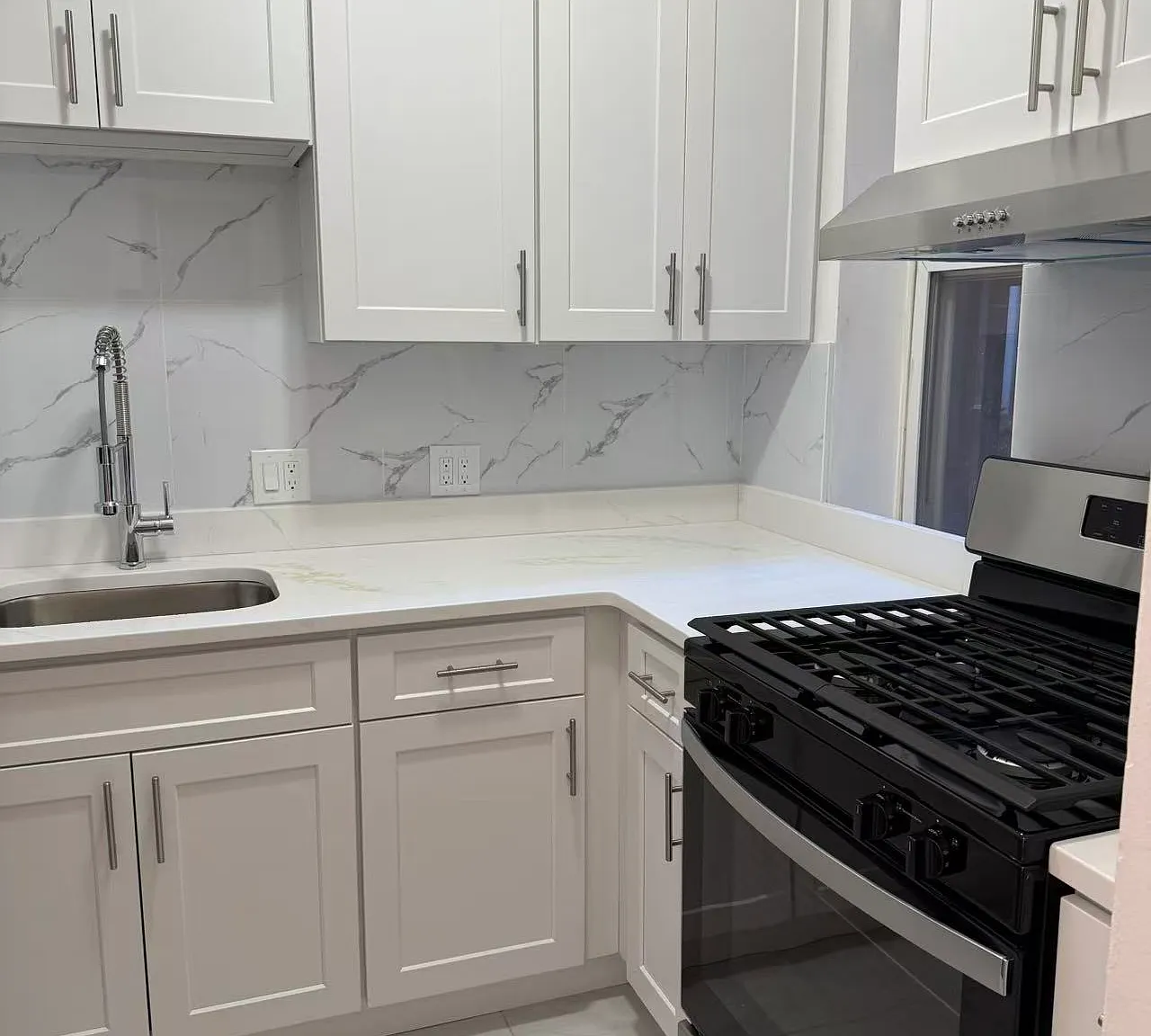 3 bed, 1000 sqft, $3,200 — Photo 1