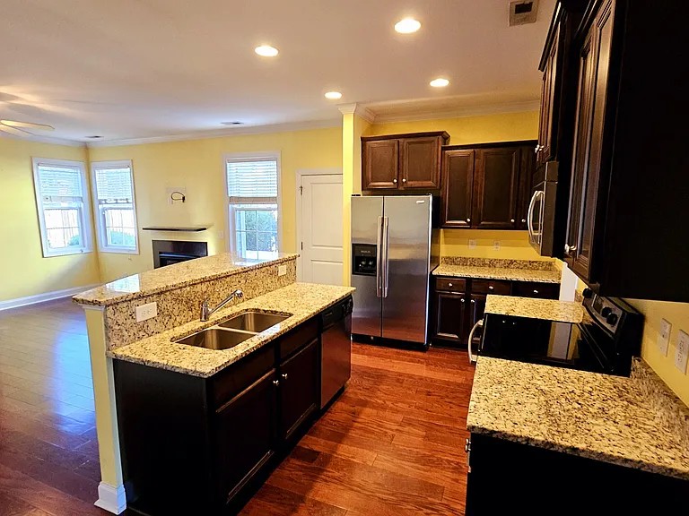 284 SW Southwest Plantation Dr — Photo 4