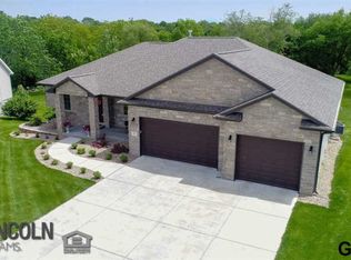 814 Park Dr, Hickman, NE 68372