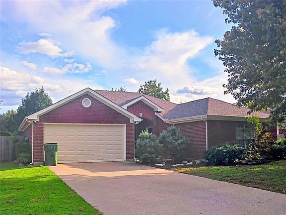 2nd image of 1606 Prescott Dr