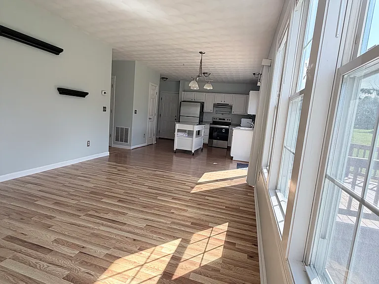 125 Goldenrod Dr #A — Photo 3