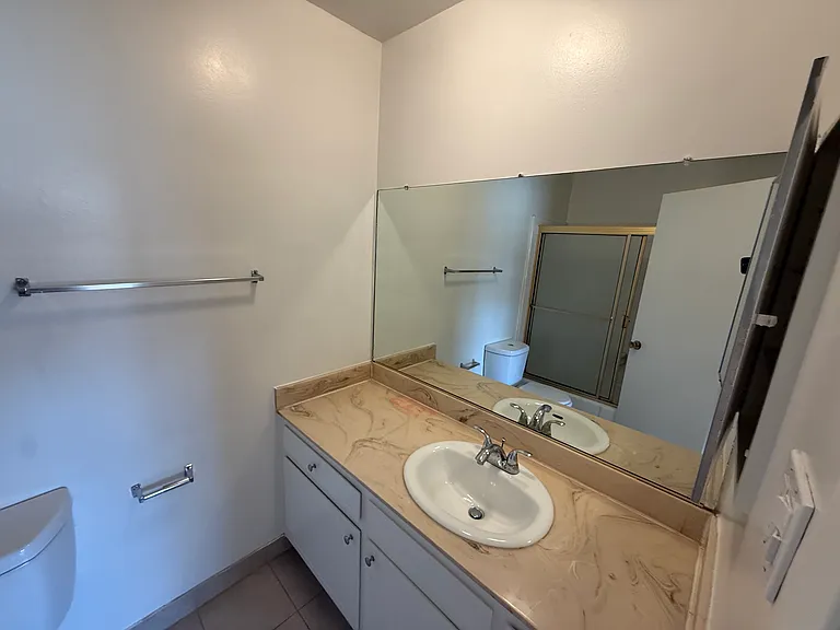 R&A INVESTMENTS HOLT — Photo 32