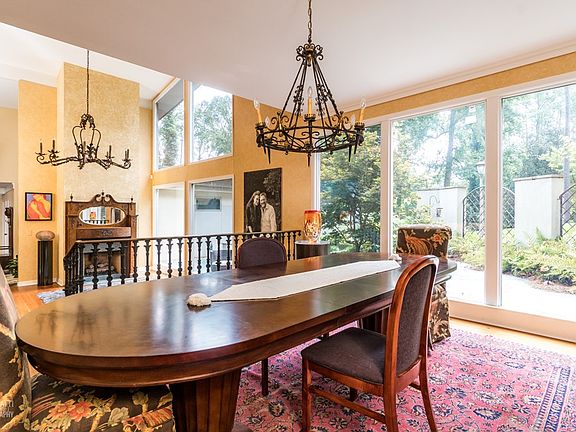 4th image of 2975 N Hillandale Cir