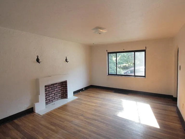 7915 Saint Lawrence Ave #3 — Photo 2