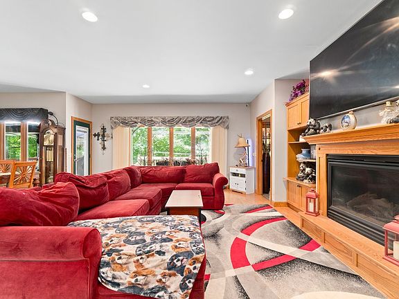 4th image of E4506 453rd Avenue