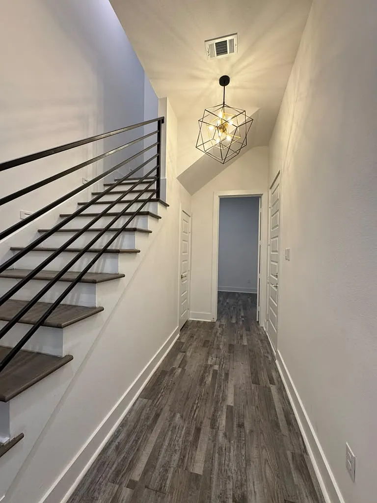 3 bed, 3.5 bath, 1869 sqft, $2,700 — Photo 2
