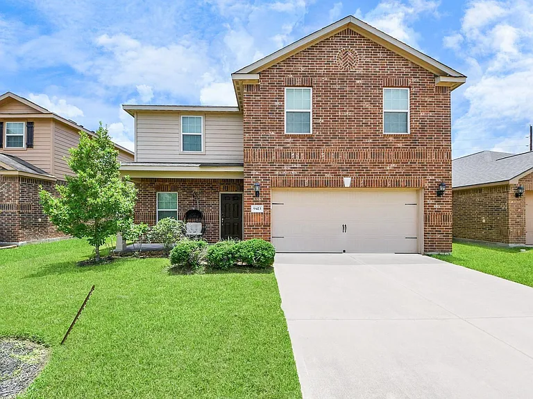 9423 Grand Spark Dr — Photo 2