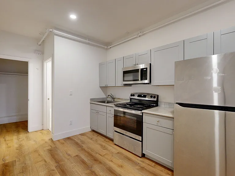 2847 Folsom St #8 — Photo 2