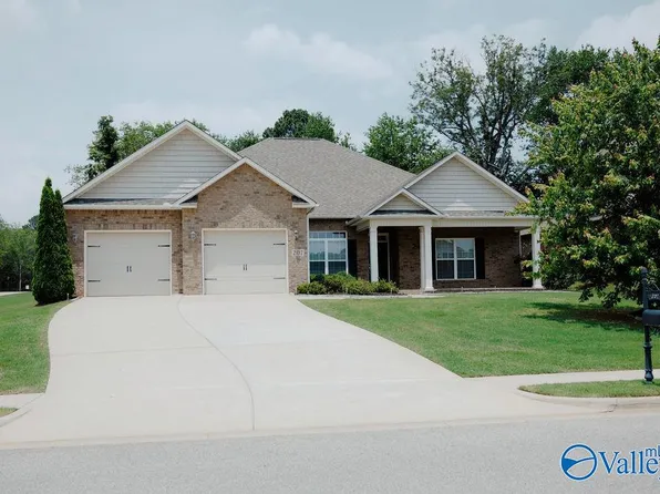 207 Somerton Dr, Huntsville, AL 35811
