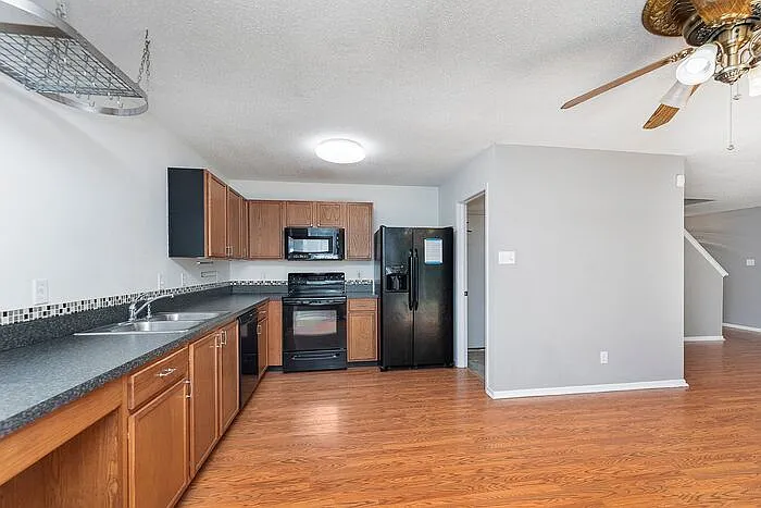 1943 Dutch Elm Dr — Photo 10