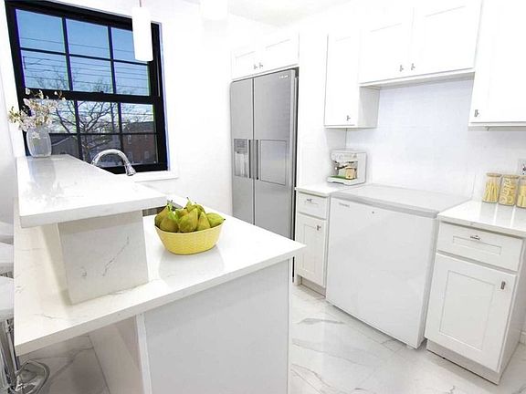 3rd image of 10001 Avenue N