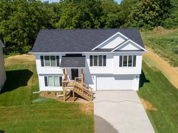 894 Summit Ct, Coralville, IA 52241